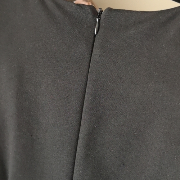 Black sleeveless sheath dress - Picture 10 of 12